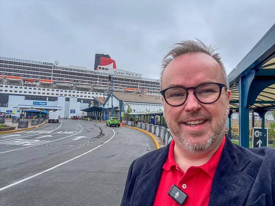 Patrick at the QM2 home port, Brooklyn Cruise Terminal 
