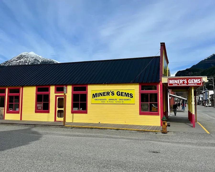 A bright yellow 19th century building now a Miner's Gems shop in Skagway Alaska