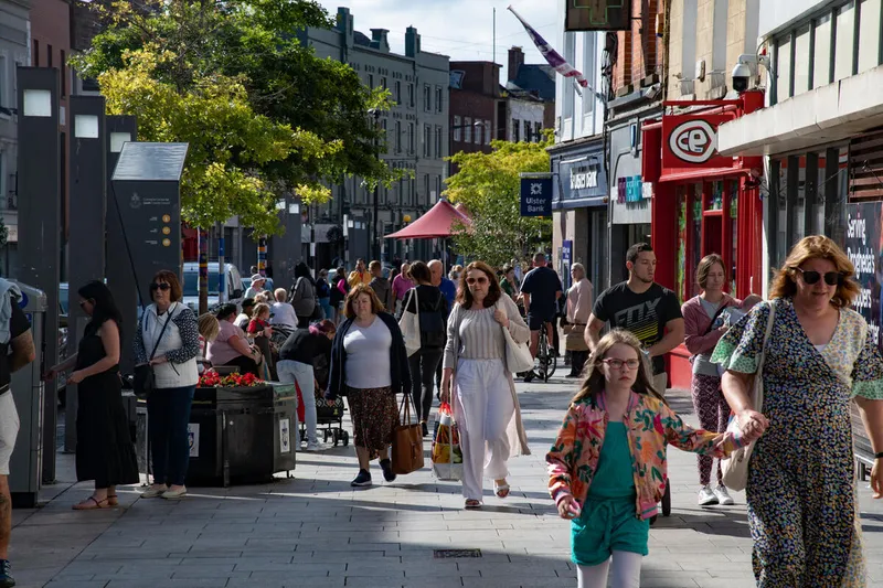 Drogheda town and the River Boyne, County Louth. Photo: Chris Hill Photographic / Copyright: Tourism Ireland
