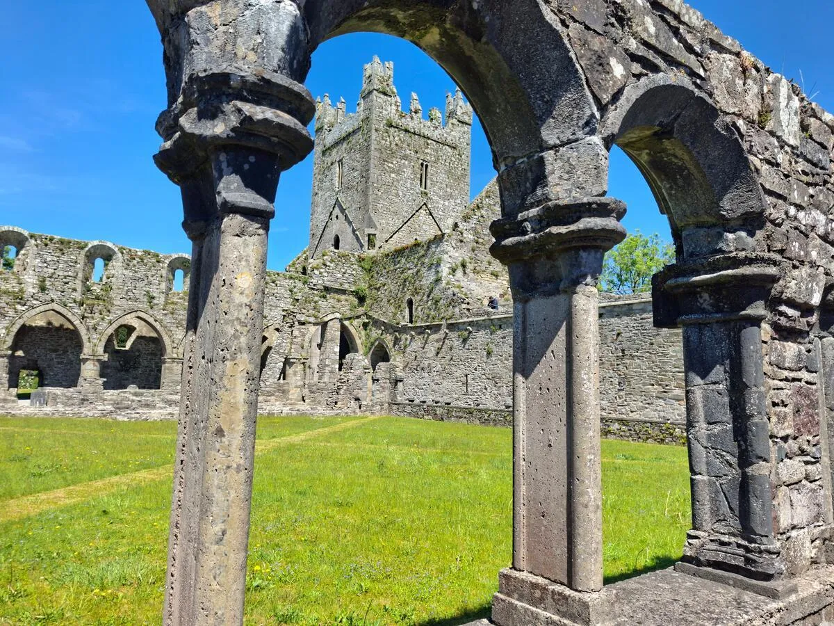 Jerpoint Abbey, County Kilkenny. Photo: Kevin Dowling. Courtesy: Failte Ireland