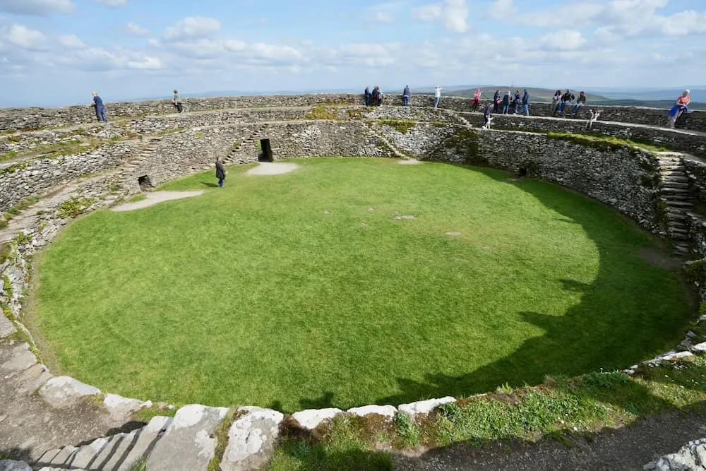 Circular structure at the Grianan of Aileach 