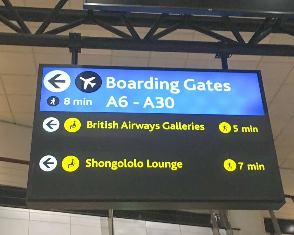 A sign showing the route and distance (7 minutes) to Shongololo Lounge. 