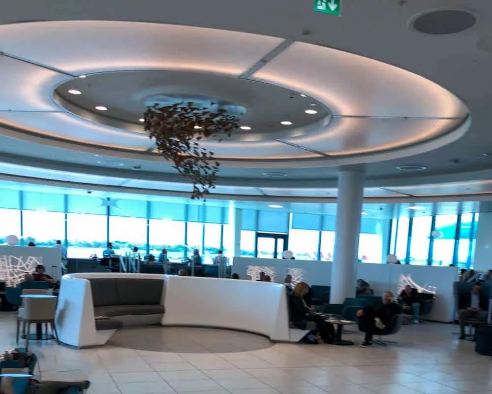 Central Atrium at 51st & Green Lounge