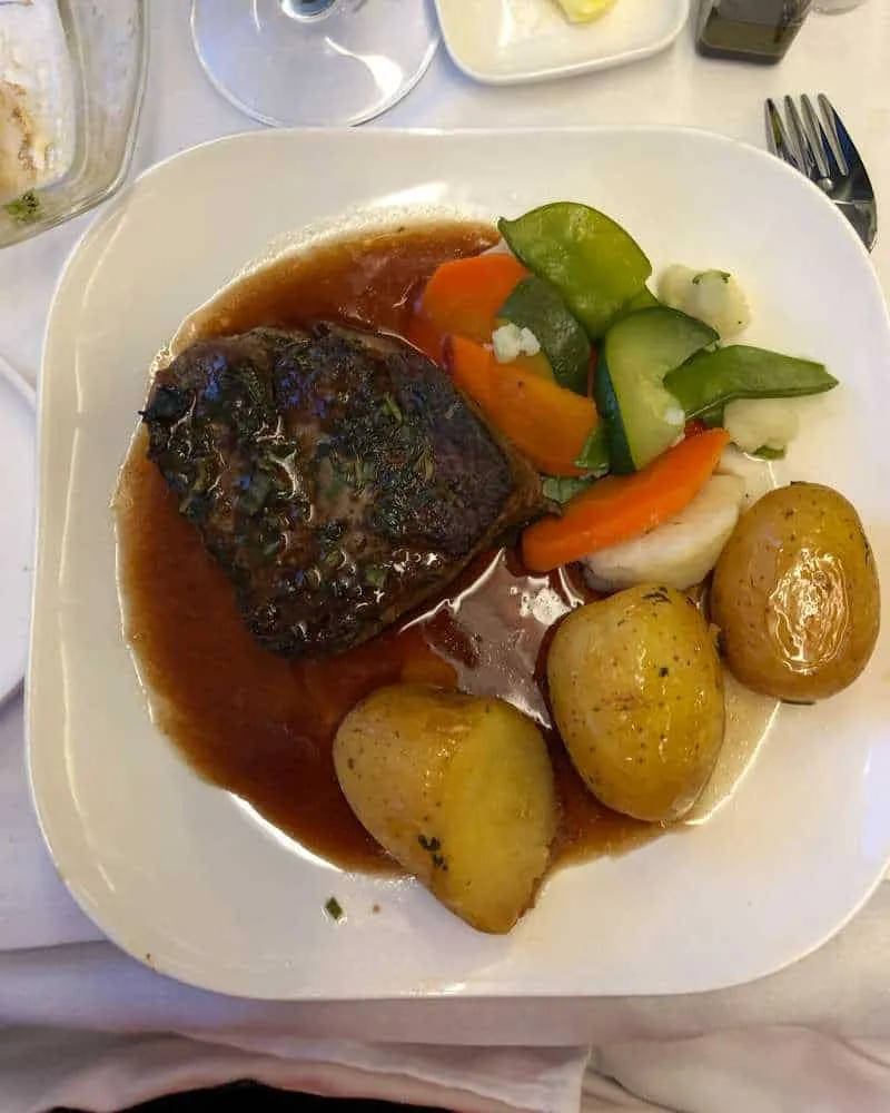 Aer Lingus food options - beef main course with guinness and rosemary potatoes.