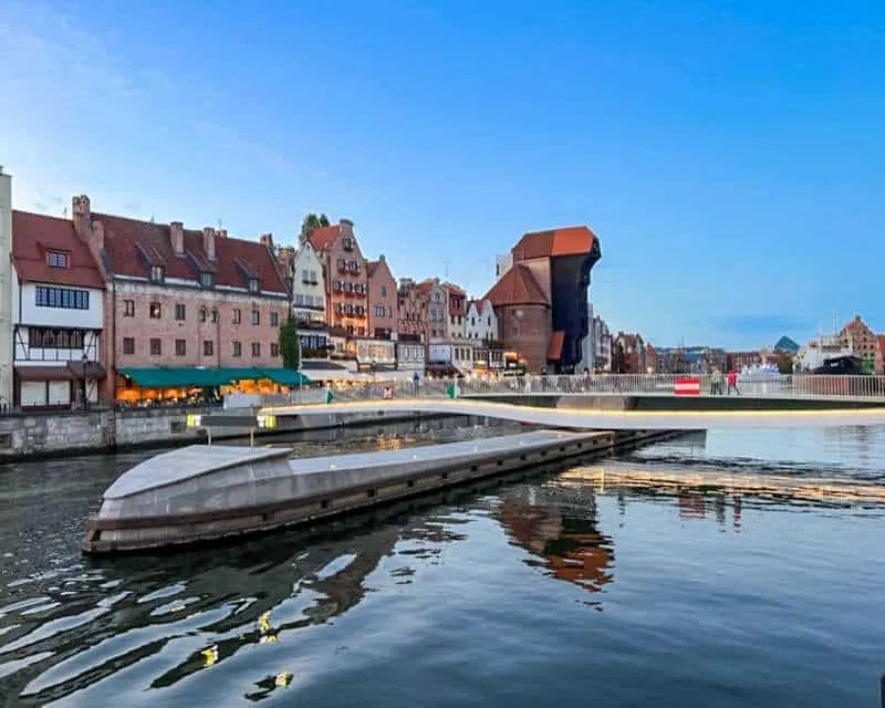 How to get from Gdańsk Airport to City