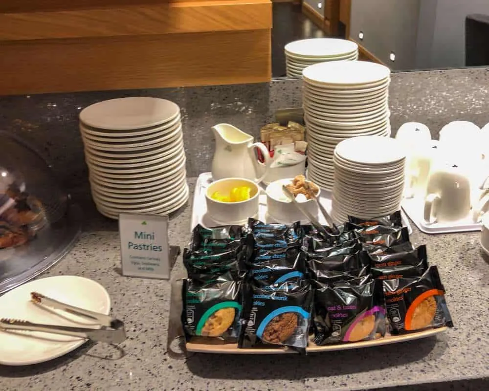 Snack options shown include mini pastries and cookies 