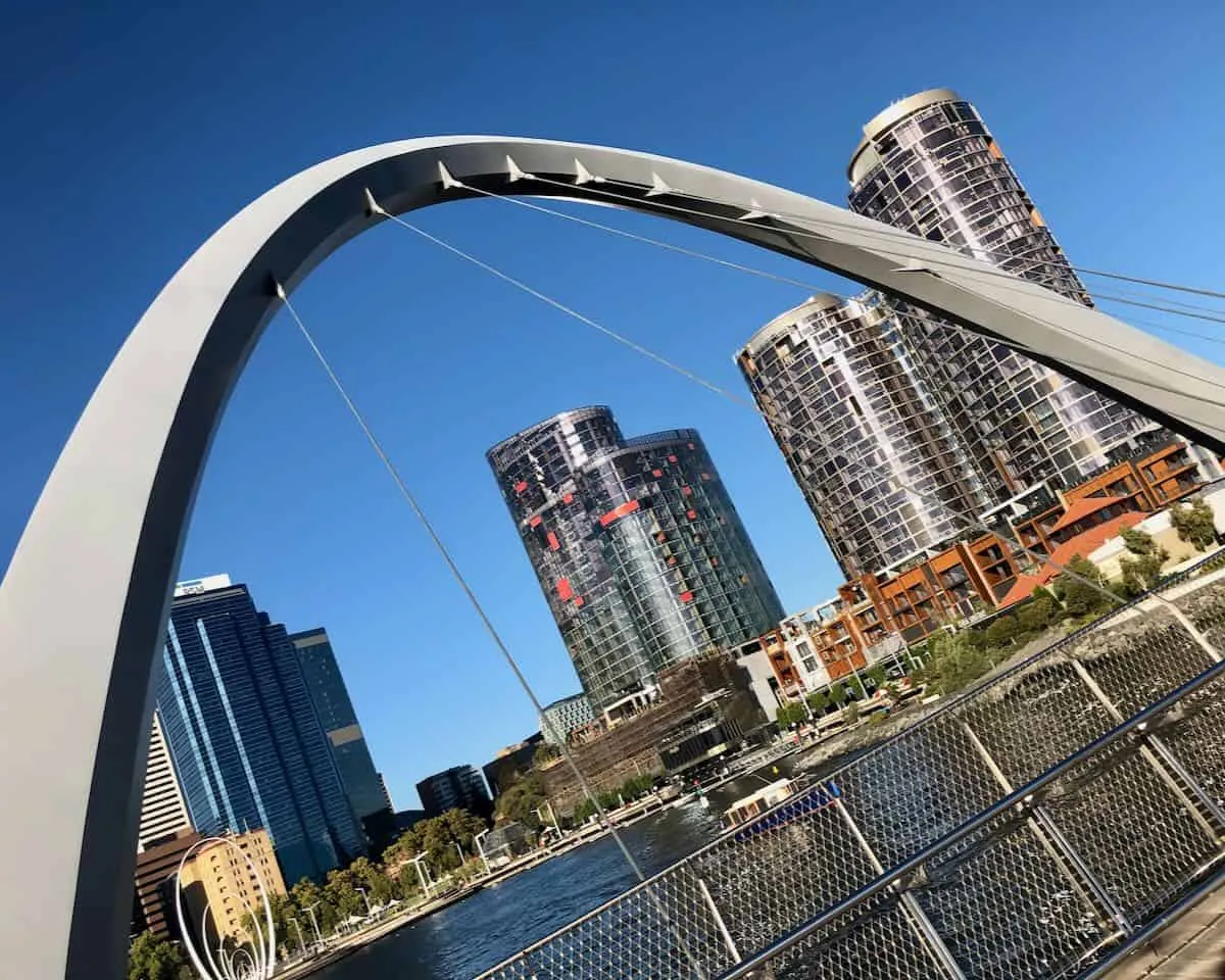 How to get from Perth Airport to the City Centre