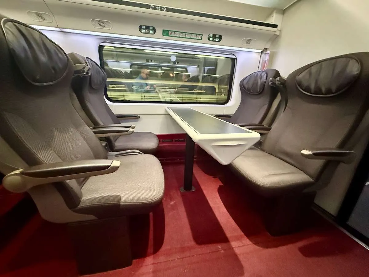 2 seats facing 2 seats on the Eurostar Plus carriage