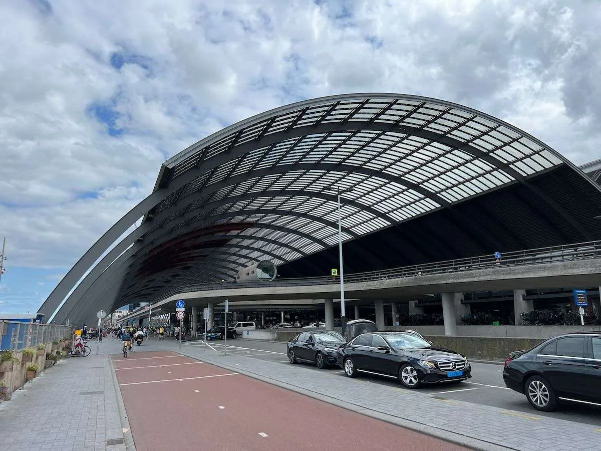 The rear of Amsterdam Centraal, where Ubers and taxis pick up
