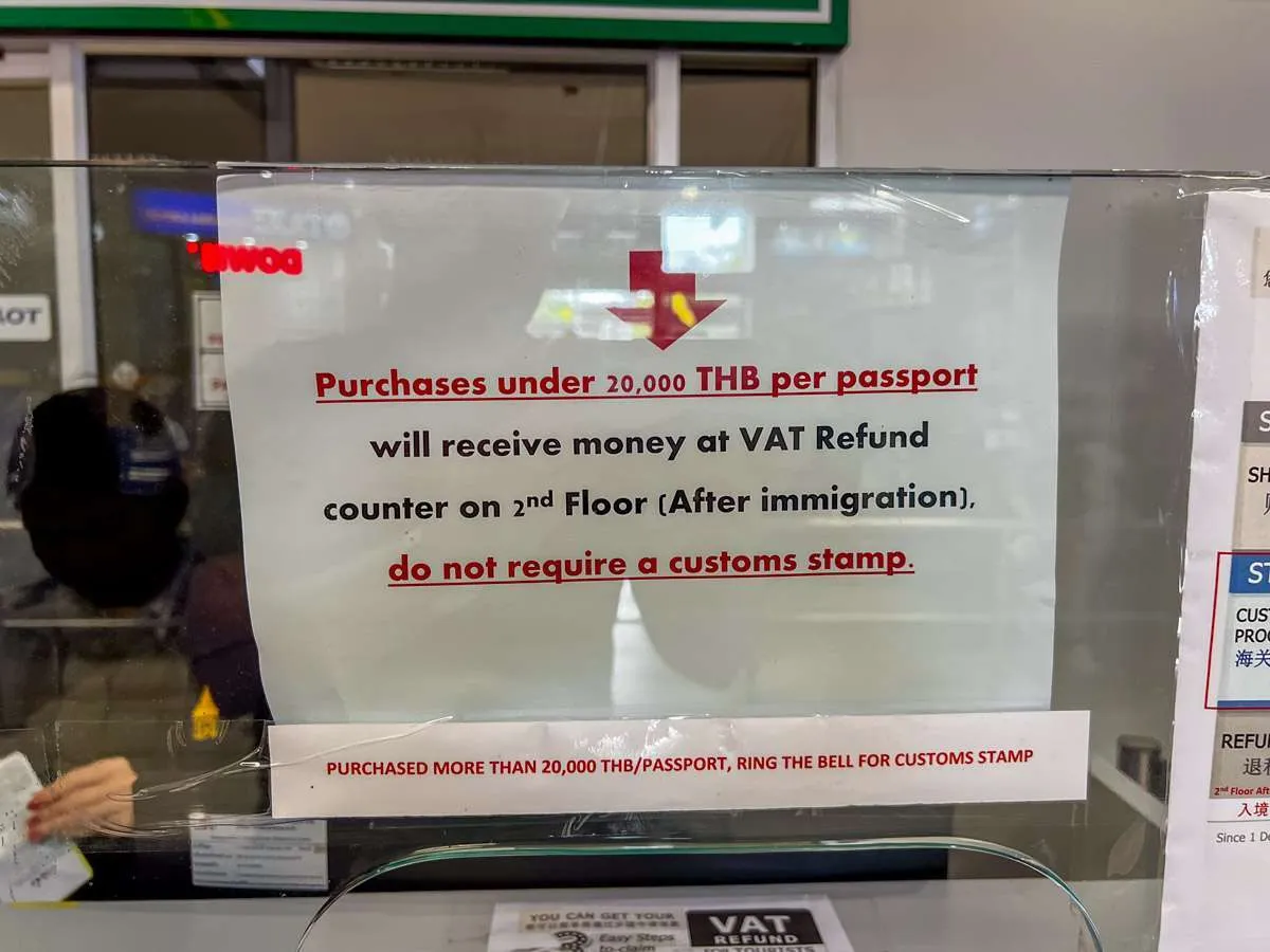 Sign about purchase limits for Thai VAT at Chiang Mai Airport
