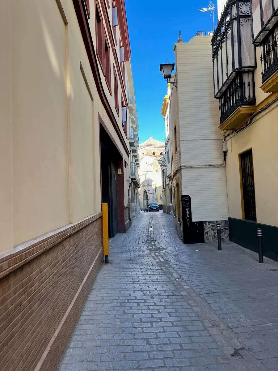 Back street in Santa Cruz Seville
