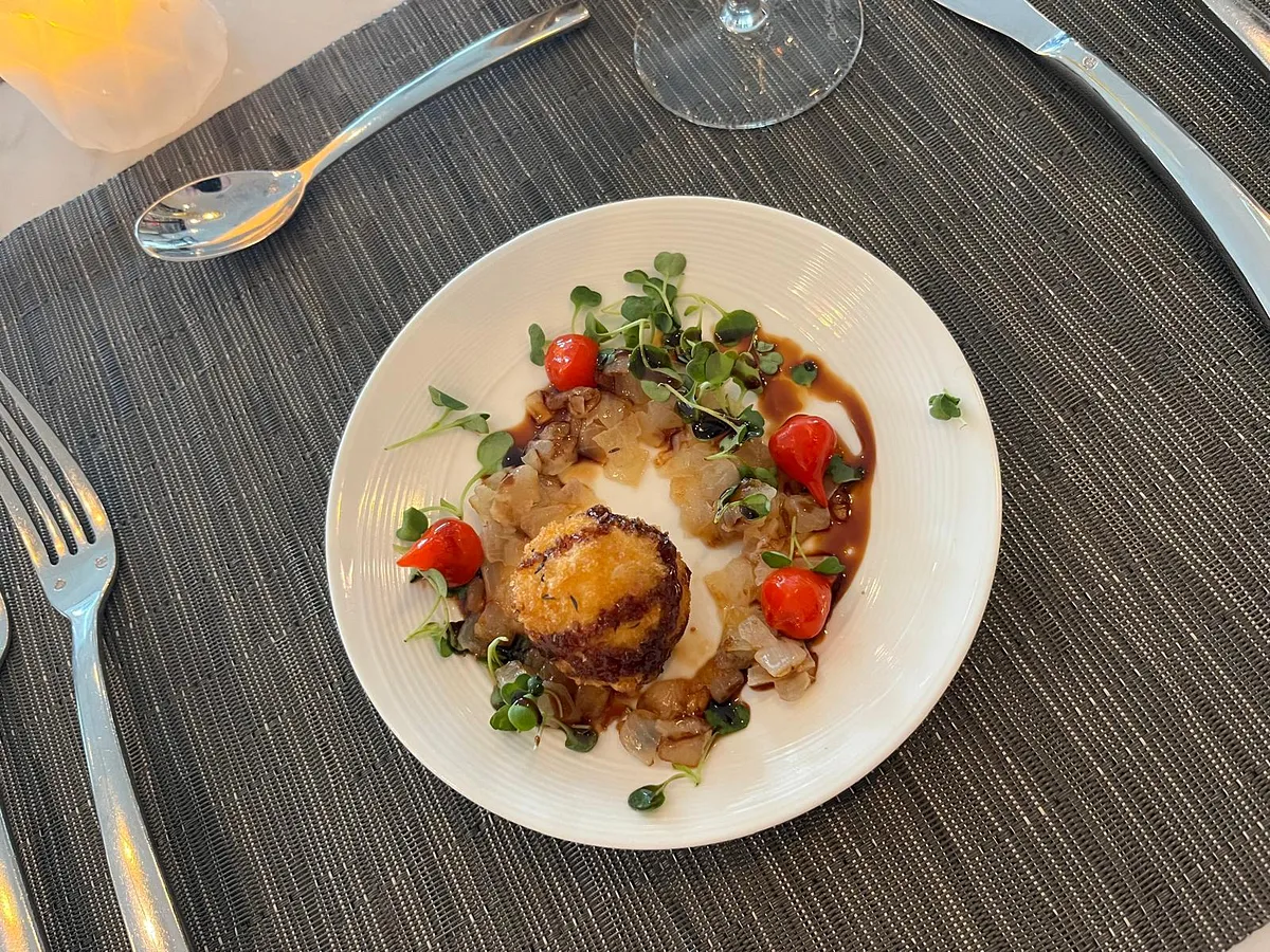 Food selection at the United Polaris Lounge Newark buffet
