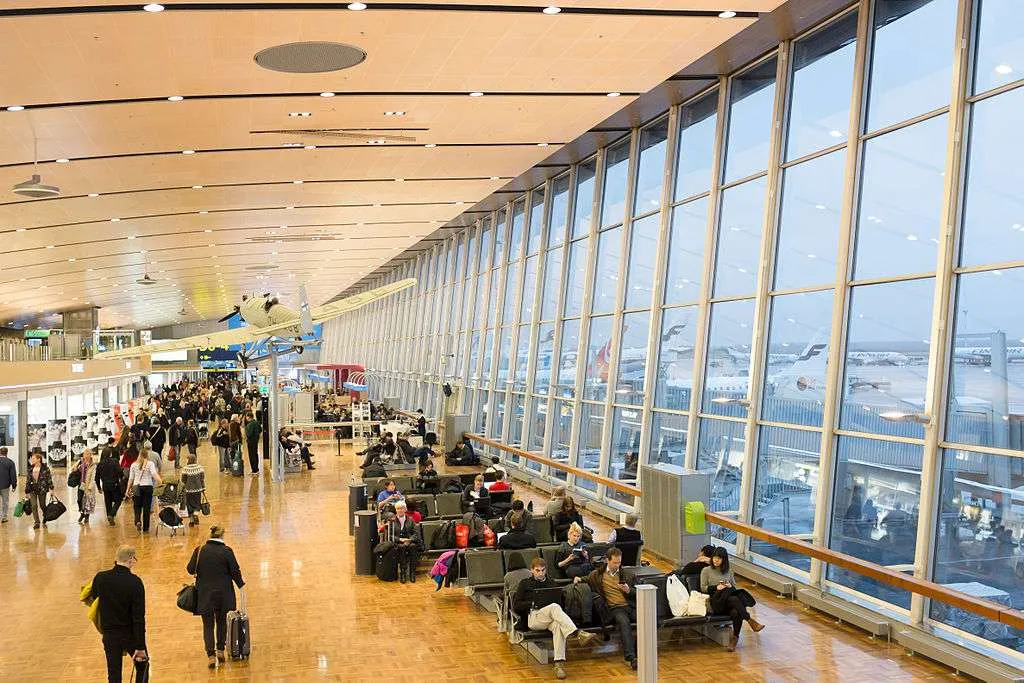 How to Get from Helsinki Airport to City Centre in 2026: Train, Bus & Taxi Guide
