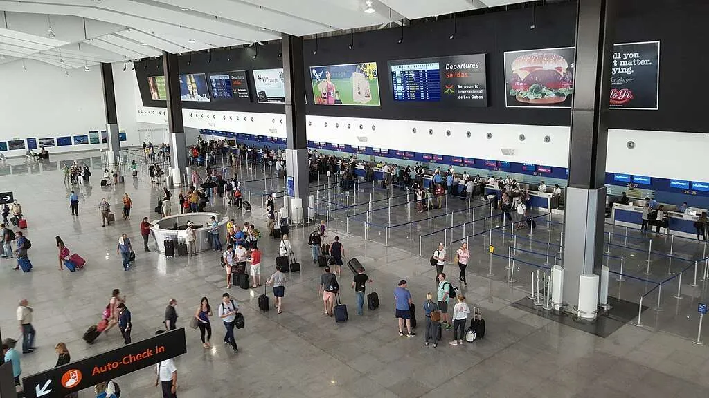 How to Get from Los Cabos Airport to Cabo San Lucas in 2026: Shuttle, Taxi & Bus Guide