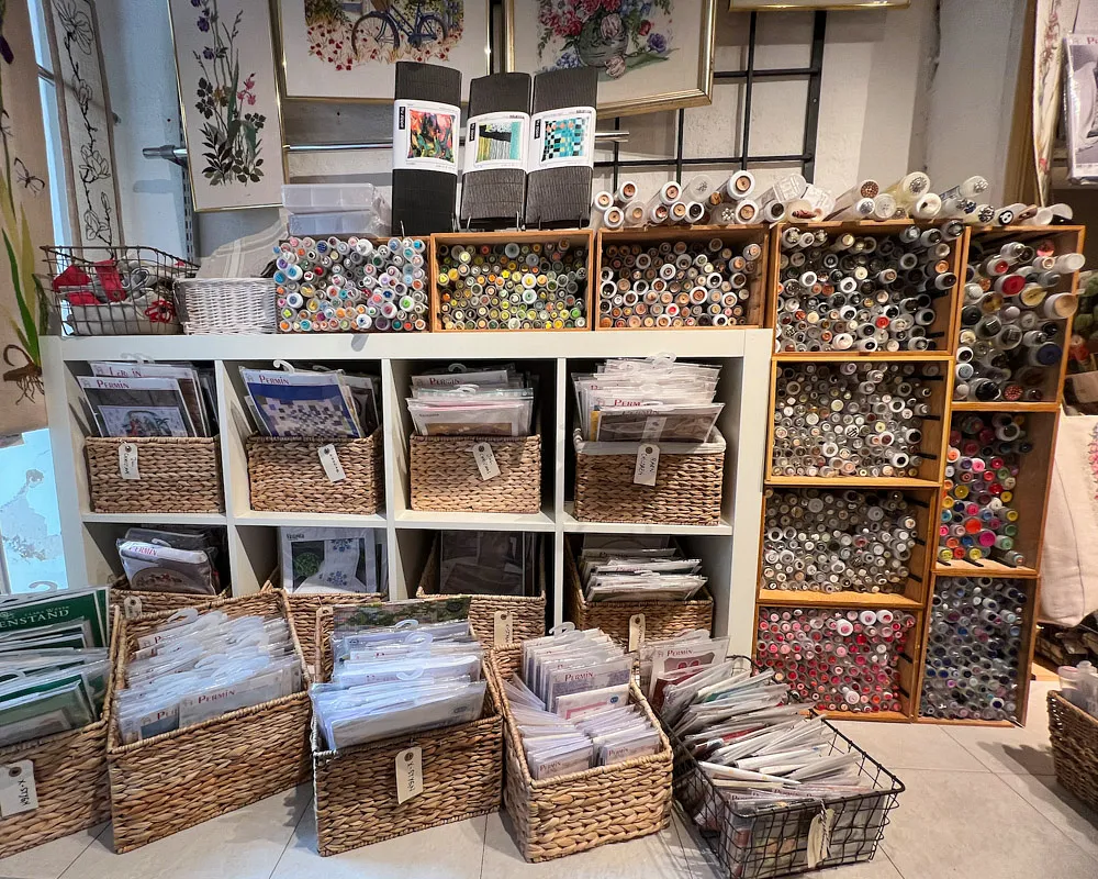 Yarn display shelves