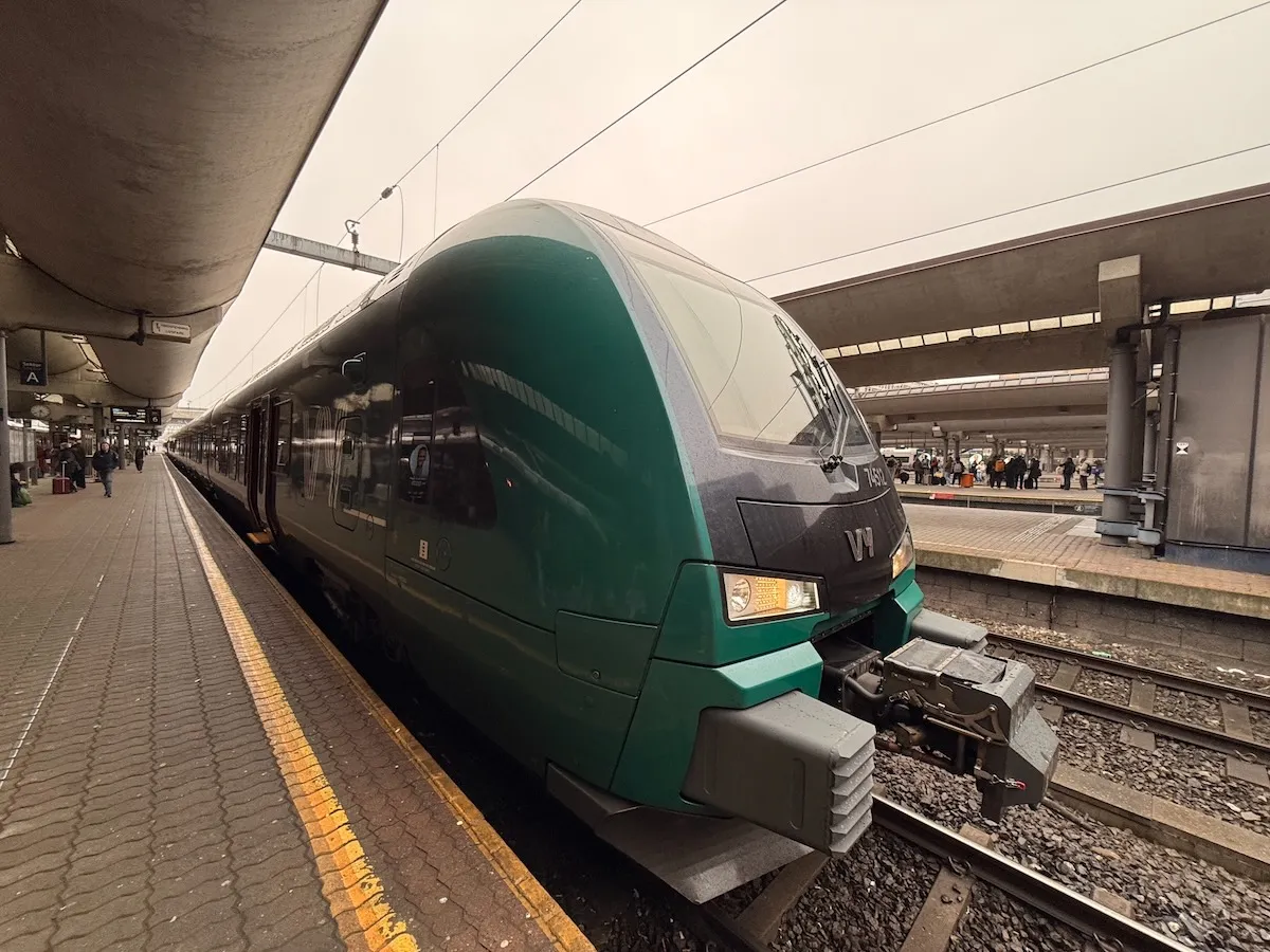 Vy Train locomotive at Oslo Gardermoen Airport, Norway (© Patrick Hughes)