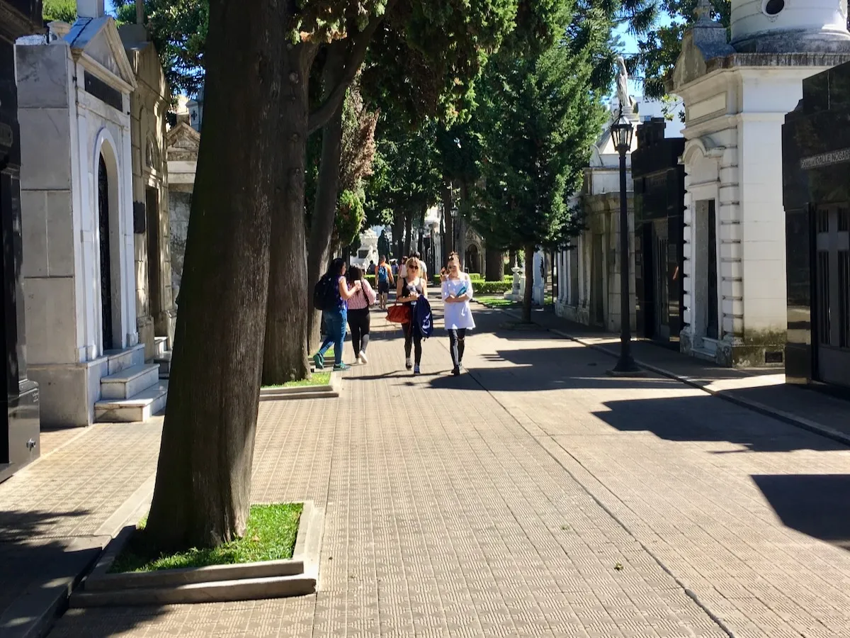 Buenos Aires street scene